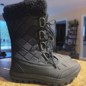 New Bearpaw women’s winter snow boots size 8